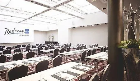 ホテル ラディソン ブルー 4*