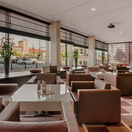 ホテル ラディソン ブルー 4*